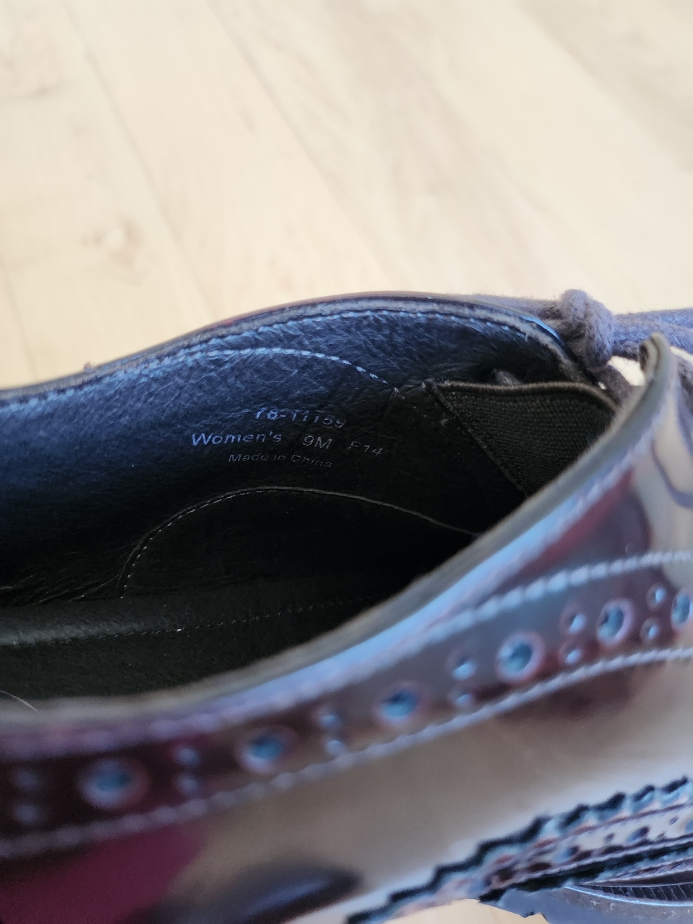 Johnston & Murphy Womens Burgundy Wingtip Brogues - Classic Leather Dress Shoes - Picture 5 of 9